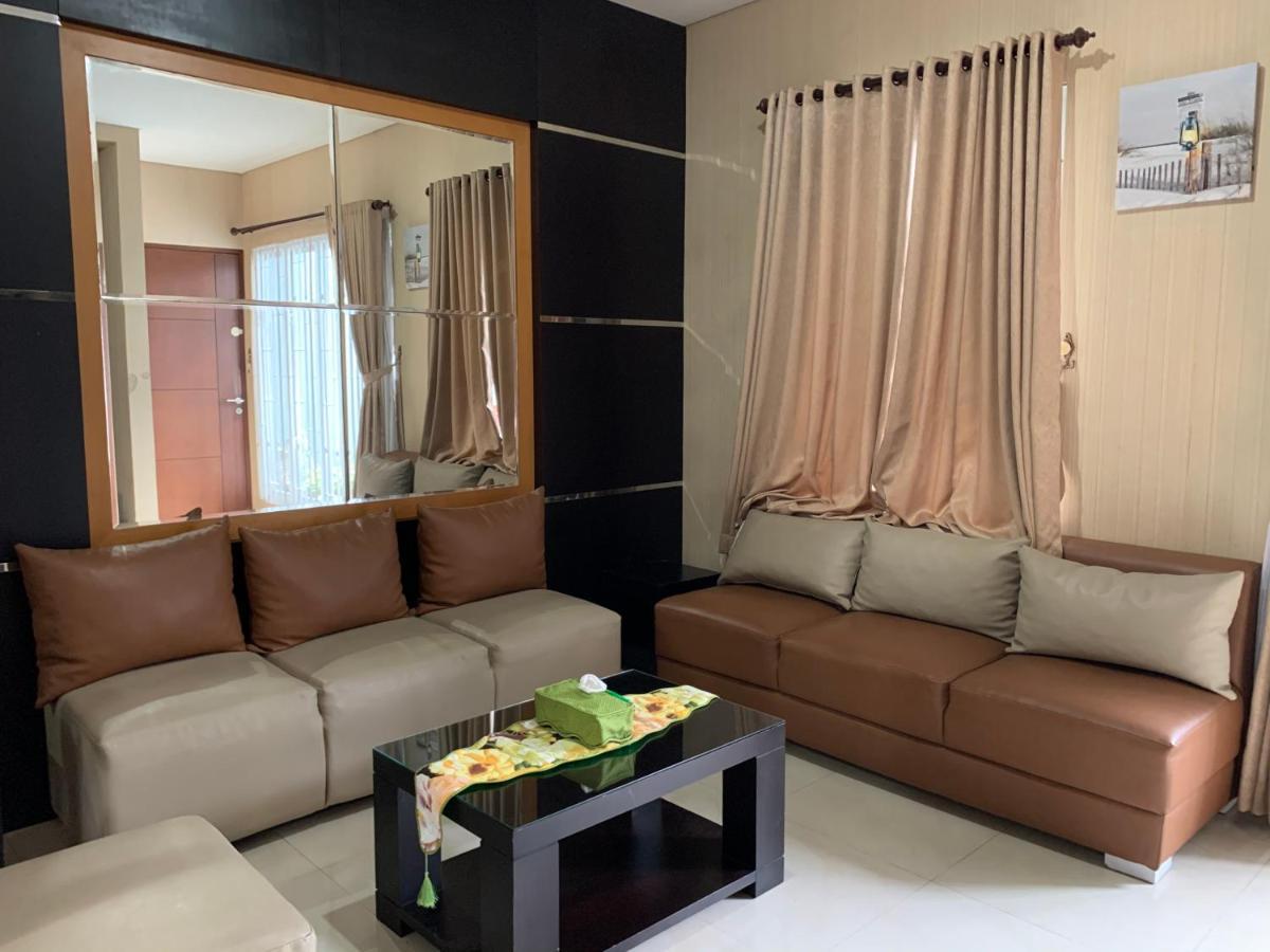 Platinum Setramurni Guest House Bandung 3Br Exterior photo
