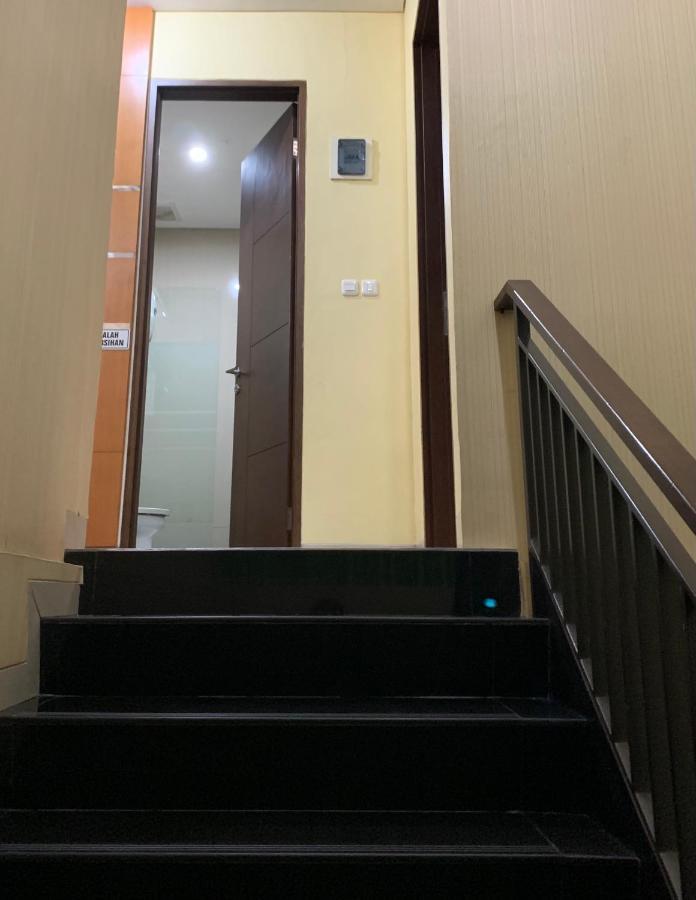 Platinum Setramurni Guest House Bandung 3Br Exterior photo